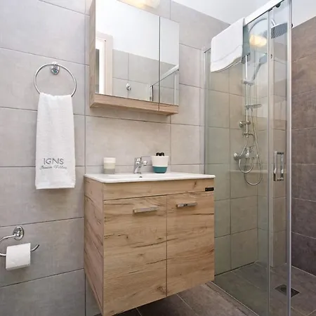 Michou Thalassa By 劳德哈塔